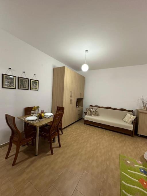 Studio Of Shpresa Vlorë Exteriör bild