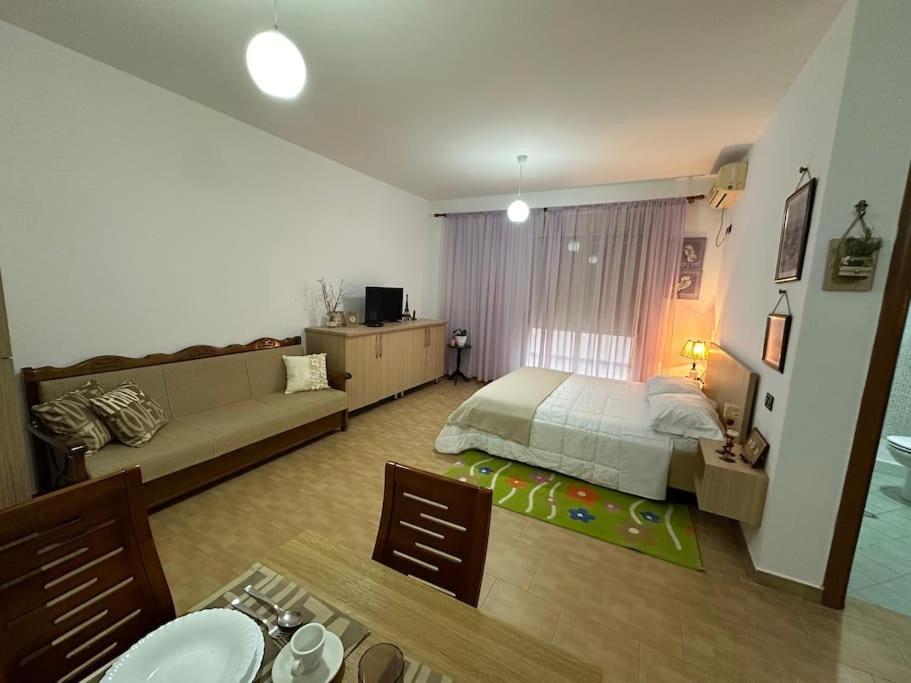 Studio Of Shpresa Vlorë Exteriör bild